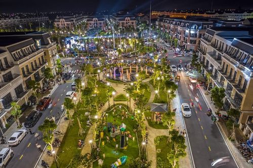 Cư dân Vincom Shophouse Royal Park khoe 'thắng đời 1-0' khi được trao tay tiện ích mới