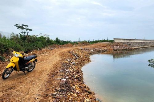Vướng mặt bằng, dự án đê Tả Nghèn dang dở