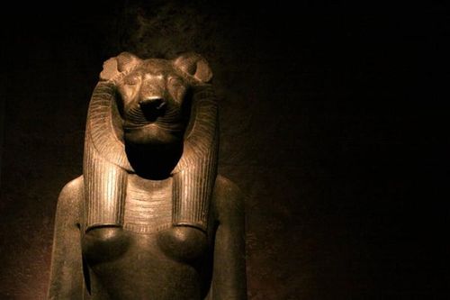 Nữ thần chiến tranh, bảo vệ pharaoh quyền lực ra sao?