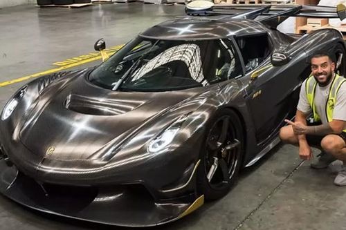 Triệu phú USD 'gây sốc' khi ăn mặc giản dị nhận xe Koenigsegg Jesko