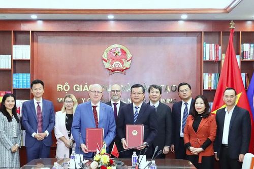 Đẩy mạnh hợp tác giáo dục Đại học Việt Nam - Canada