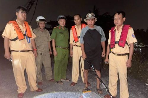 TP HCM: Bắt đối tượng khai thác thủy sản trái phép ở sông Đồng Nai