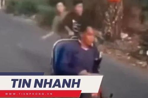 TIN NHANH: Hai thanh niên đi xe máy đánh vào đầu người ngồi xe lăn đối diện hình phạt nào?