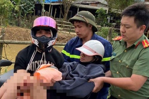 Công an Quảng Ngãi đỡ đẻ thành công cho một sản phụ chuyển dạ giữa đường