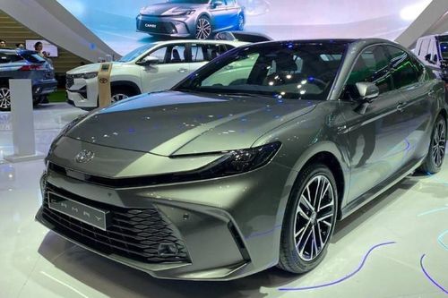 Xe sedan cỡ D giá 1 tỷ: Toyota Camry vượt trội so với phần còn lại
