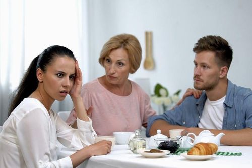Không muốn đón mẹ chồng lên sống cùng: Bạn đã sai!