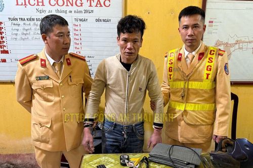Đi trộm chó, sợ bị phát hiện liền xịt hơi cay vào mặt CSGT