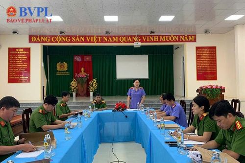 Trực tiếp kiểm sát việc tiếp nhận, giải quyết nguồn tin về tội phạm