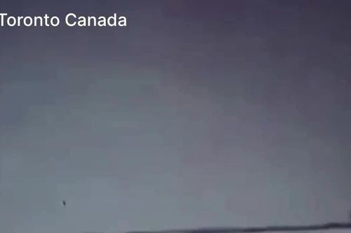 Khoảnh khắc máy bay Delta Airlines bốc cháy dữ dội khi lao xuống đường băng ở Canada