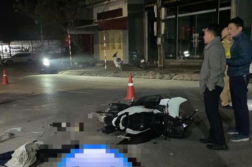 Xe máy tông trực diện vào ô tô, 2 học sinh tử vong thương tâm