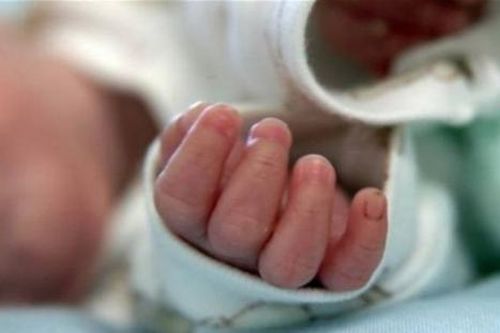 Điều tra vụ bé 5 tháng tuổi tử vong sau khi gửi đến nơi trông trẻ qua đêm ở Hà Nội