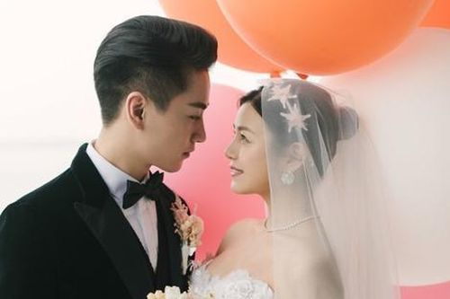 Cặp đôi nổi tiếng showbiz thông báo ly hôn sau 9 năm chung sống