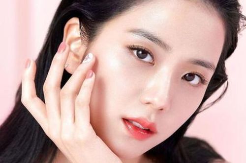 Lớp son hoàn hảo: Nên hay không nên kết hợp son lì và son bóng?