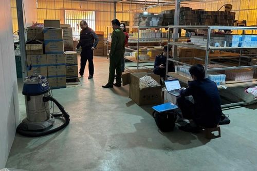 Buôn bán, tàng trữ hàng cấm, lãnh đạo Công ty XNK Hiếu Khánh bị khởi tố hình sự