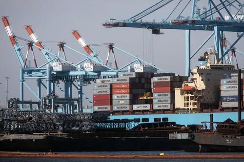 Doanh nghiệp Mỹ lao đao vì lãi suất cao và thuế quan của ông Trump