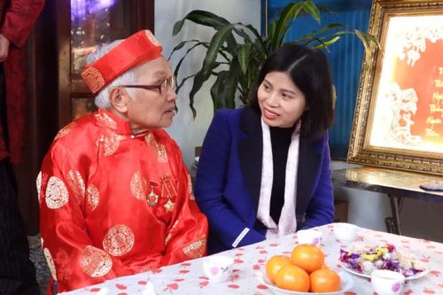 Lãnh đạo UBND thành phố chúc thọ các cụ 90 tuổi