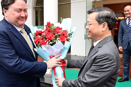 Chủ tịch UBND tỉnh Tuyên Quang làm việc với Đoàn công tác Đại sứ quán Hoa kỳ