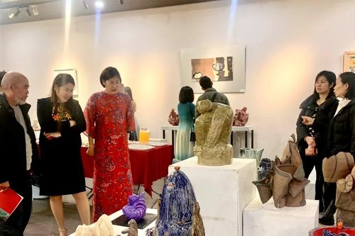 Gốm truyền thống 'gặp' nghệ thuật đương đại