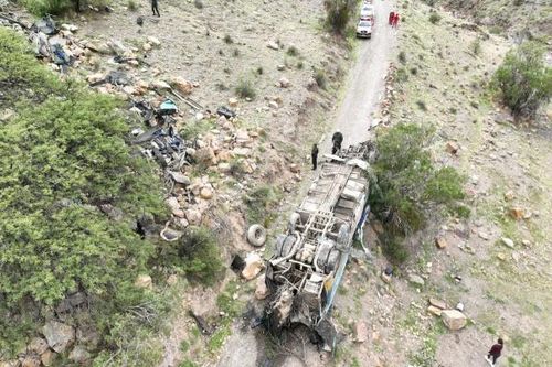 Xe buýt lao xuống vực khiến 30 người thiệt mạng ở Bolivia