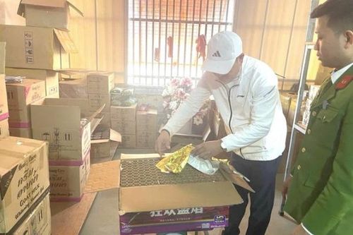 Kiểm tra công ty thương mại xuất nhập khẩu, phát hiện pháo hoa nổ