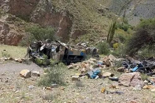 Tai nạn thảm khốc ở Bolivia, ít nhất 31 người tử vong