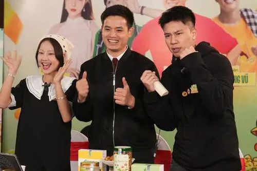 Nghệ sĩ livestream bán nông sản trong 'Về quê làm giàu'