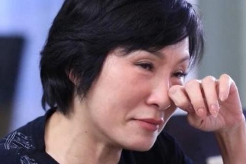 Hồng Đào: 'Anh ấy là người ngồi cạnh tôi 2 tiếng để nhìn tôi khóc'