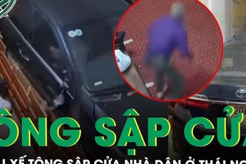 Nữ tài xế tông sập cửa nhà dân ở Thái Nguyên, cuốn người đàn ông vào gầm xe