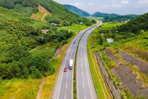 Chuẩn bị sửa chữa hư hỏng mặt đường cao tốc Nội Bài-Lào Cai