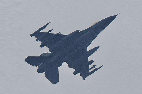 F-16 Ukraine mang bom thông minh GBU-39 tấn công mặt đất?