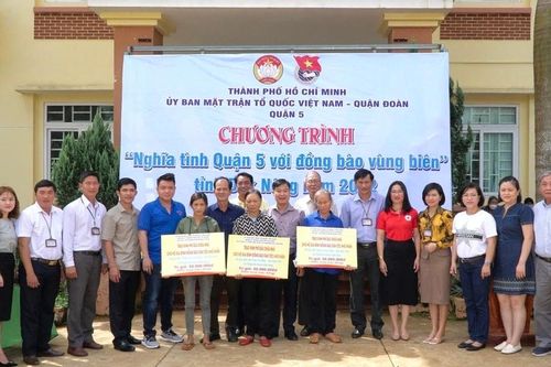 Chung tay xây dựng quê hương