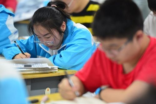 Lách luật đủ kiểu để mở lớp dạy thêm sau khi có lệnh cấm ở Trung Quốc