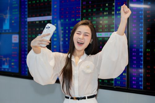 VN-Index cao nhất 4 tháng, tiến về 1.300 điểm