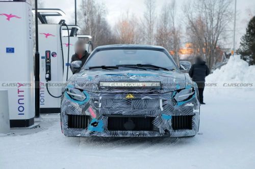 Ferrari mang siêu xe điện đi sạc thử nghiệm