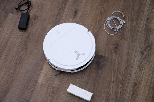 Robot hút bụi có thể chui gầm giường, tự châm nước lau sàn