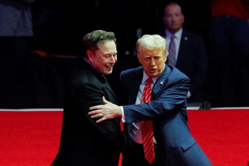 Tỷ phú Elon Musk nói 'yêu' ông Trump