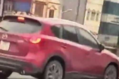 Tài xế lái CX5 gây tai nạn, kéo lê xe máy trên cầu Vĩnh Tuy