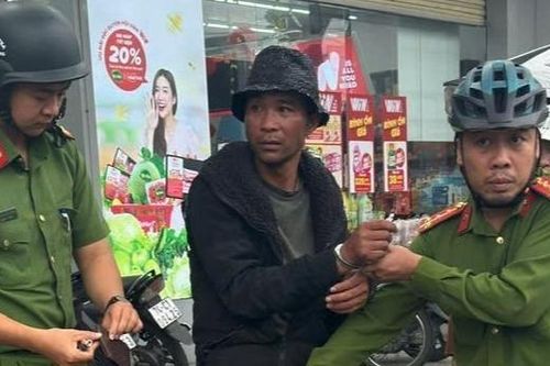 Dùng dao truy sát tài xế xe ôm trước bến xe Đà Nẵng