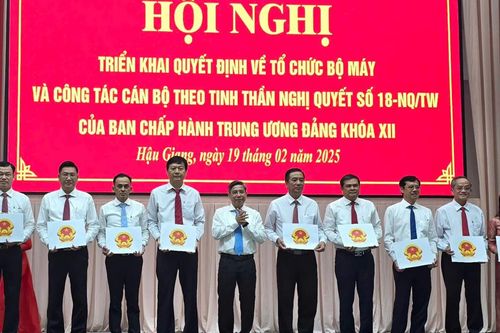 Hậu Giang bổ nhiệm lãnh đạo các sở sau sắp xếp