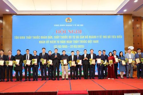 Tôn vinh, biểu dương 227 cán bộ tiêu biểu ngành Y tế Thủ đô