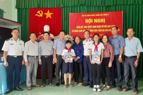 Đồng hành, sẻ chia với ngư dân