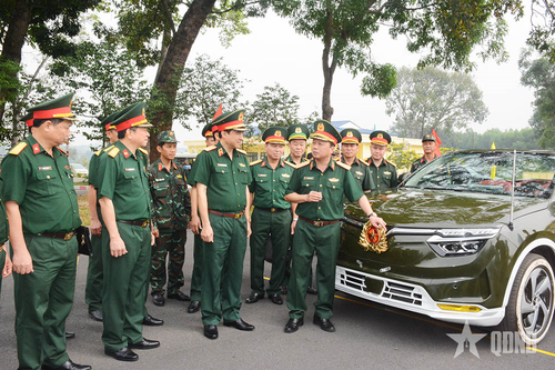 Tổng cục Hậu cần-Kỹ thuật tập huấn lái xe trong lễ kỷ niệm 50 năm giải phóng miền Nam