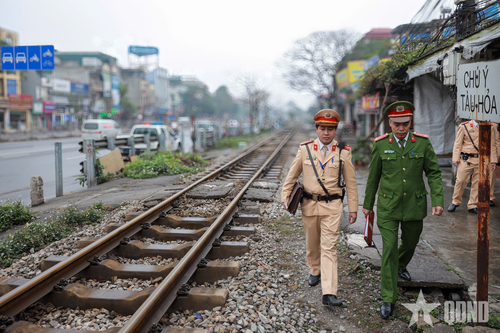 Tuần tra, xử lý vi phạm hành lang an toàn đường sắt