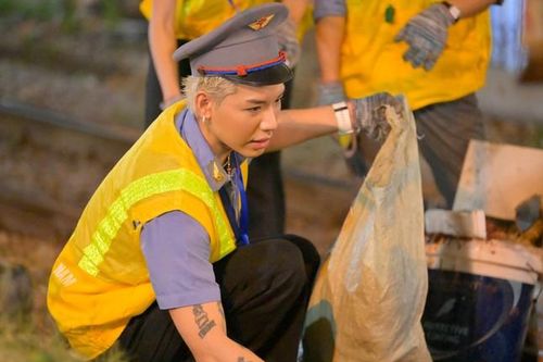 'Bên ngoài phong cách, bên trong sâu sắc đầy tâm sự', WEAN trải lòng tuổi thơ cảm động về mẹ và bà