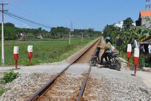 Tuyến đường sắt Bắc - Nam đoạn qua Quảng Ngãi đang tồn tại 60 lối đi tự mở