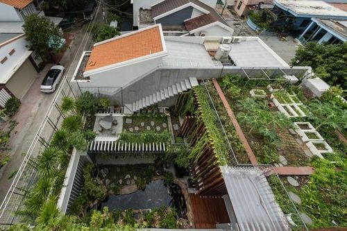 Ngôi nhà với khu vườn trên mái 'mơ ước' ở Nha Trang