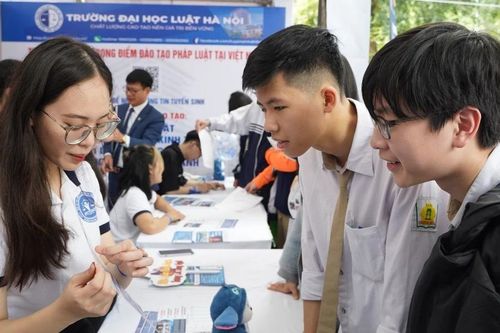 Thông tin tuyển sinh đại học năm 2025: Cần tường minh, rõ nét