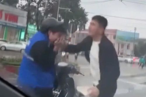 Bắt khẩn cấp người đàn ông hành hung nam sinh ở Nghệ An