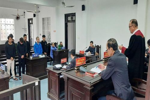 Xét xử nhóm đối tượng mua bán trái phép tài khoản ngân hàng