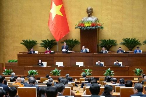 Quốc hội thông qua mục tiêu tăng trưởng đạt 8% trở lên